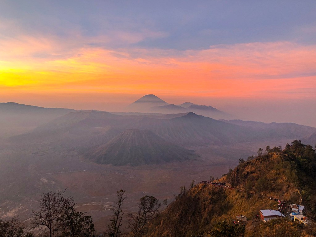 Nezabudnuteľné ráno strávené na Mount Bromo, najznámejšej aktívnej sopke na&nbsp;Jáve