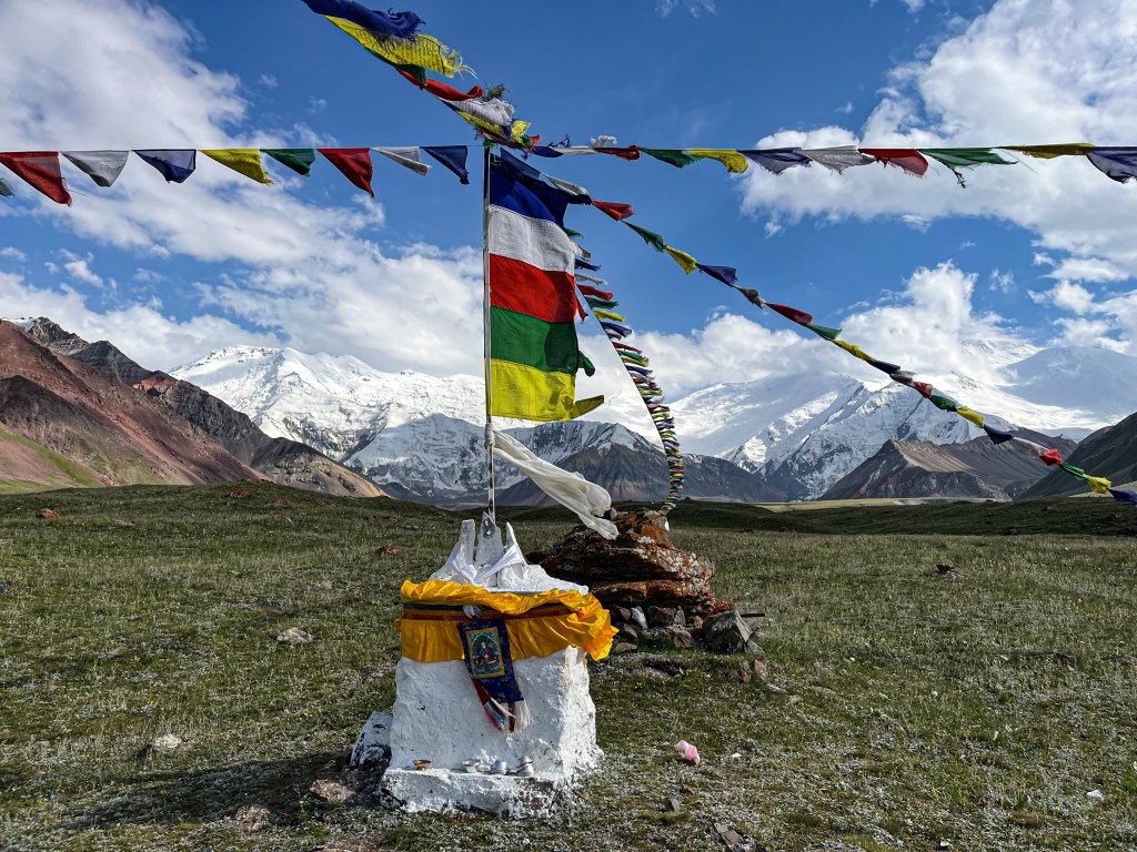 Expedícia Lenin Peak (7134 m) – AKLIMATIZÁCIA – Prvé dojmy, výškové choroby a záchranné&nbsp;akcie!